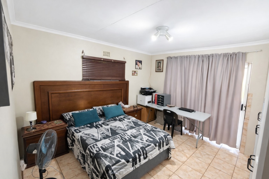 5 Bedroom Property for Sale in Bothasig Western Cape